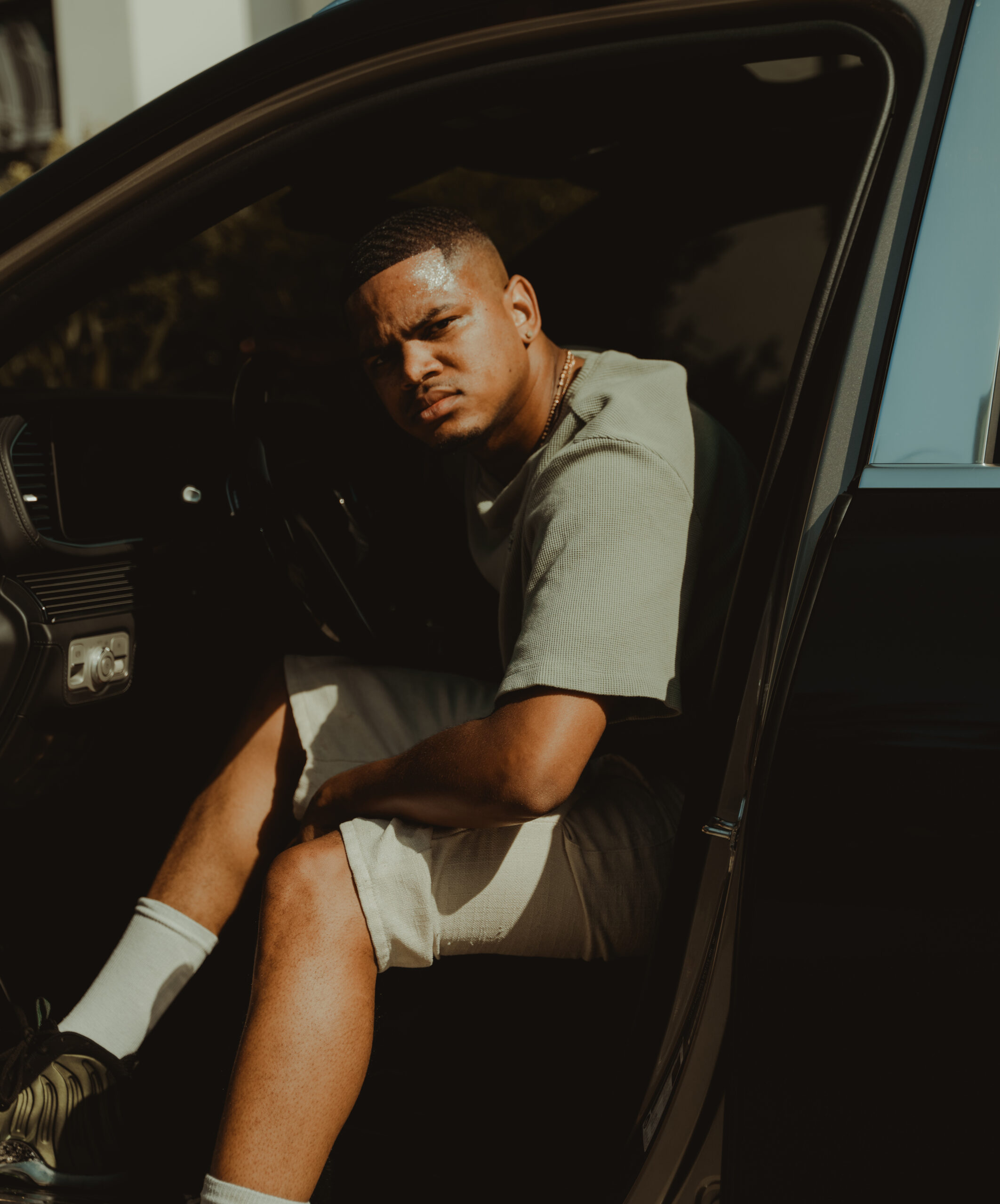 Holland Izz Speaks On Independence, “Beat The System”  & Never Giving Up